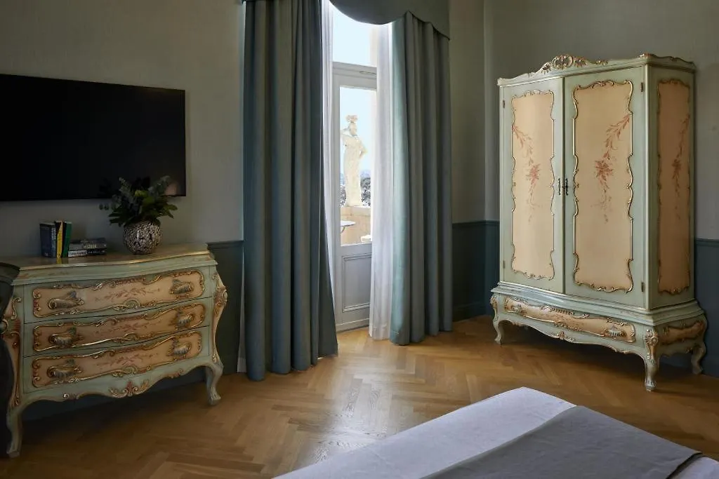 Hotel Villa Del Sogno Gardone Riviera 5*,